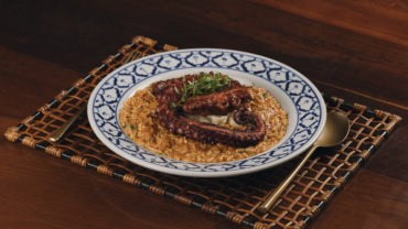 Kaeng Kiew Whan Plahmuk, que tem o polvo como ingrediente principal, é uma das novidades incorporadas ao cardápio do Koh Pee Pee