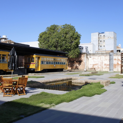 LolaMAC chega ao jardim do MAC RS e passa a integrar a experiência de visita ao Museu