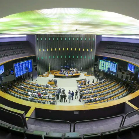 Projeto que cria política nacional para doenças crônicas de pele avança na Câmara dos Deputados