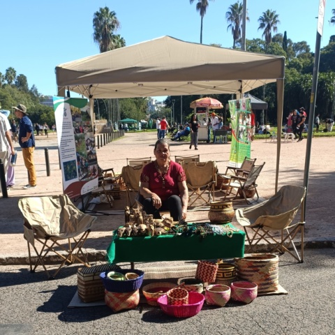 Cultura Guarani ganha espaço no Brique da Redenção em ação que aproxima Porto Alegre e aldeias indígenas